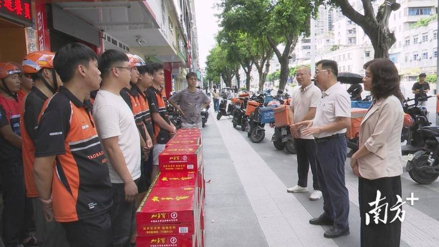 第一小学教学楼拆除重建项目工地,佛冈县石角镇新时空外卖递送服务部